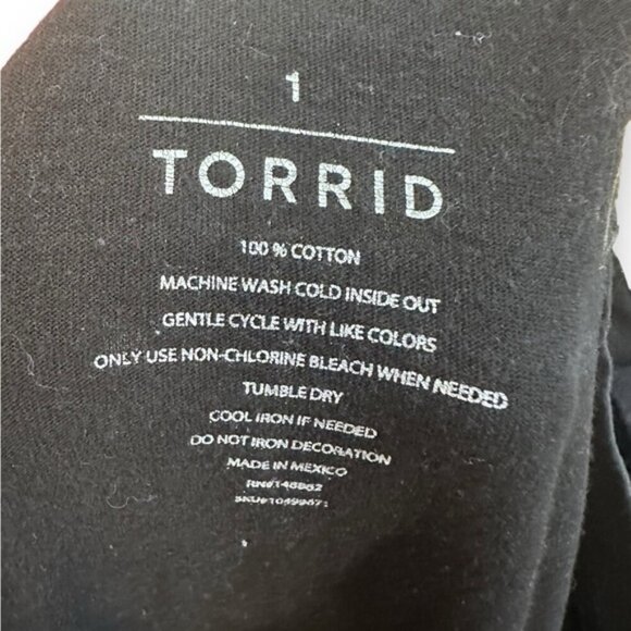 Women’s torrid 1 Black Graphic Football Tee I Speak Fluent Sarcasm - Picture 8 of 9